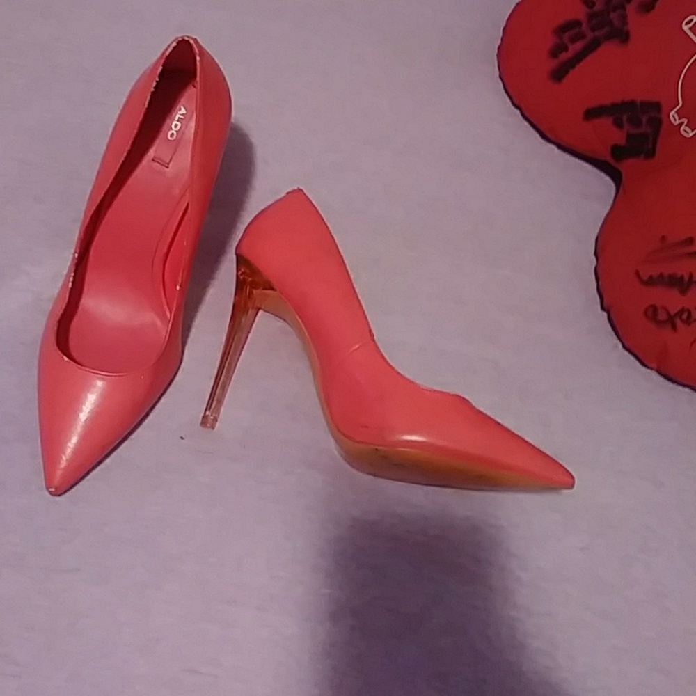 A burnt orange heel(tangerine)